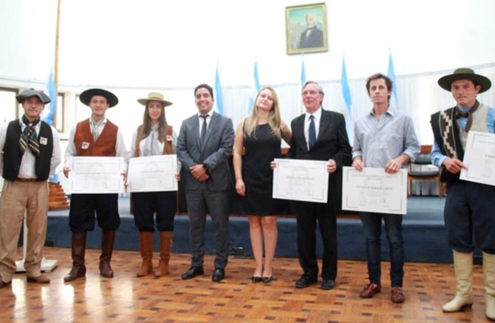 Reconocimientos por sostener las tradiciones y por la labor docente