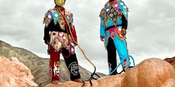 Trajes típicos del carnaval jujeño son expuestos en Pachuca, México\u002E