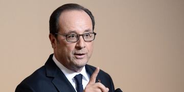 French President Francois Hollande delivers a speech as he attends the opening of the exhibition 'L'Atelier tropical' by French painter Jean-Baptiste Debret on the 70th anniversary of the Maison de l'Amerique Latine in Paris, France, October 18, 2016. REUTERS/Stephane De Sakutin/Pool