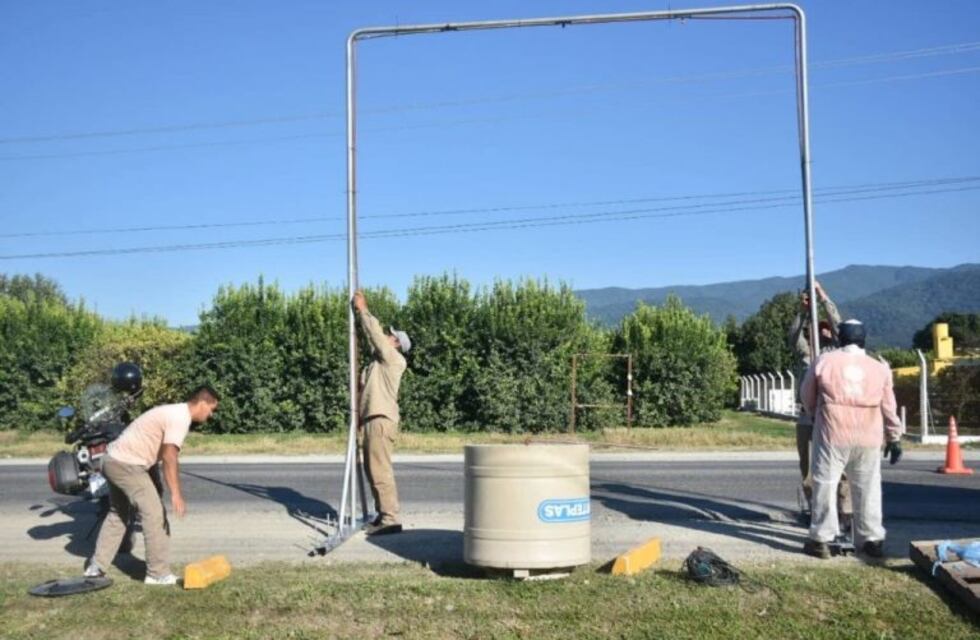Sobre Ruta Nº 315 instalaron una manga sanitaria para desinfectar a los vehículos que ingresan a Tafí Viejo