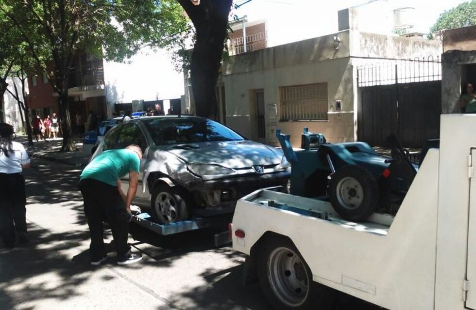 Insólito: iba borracho al volante un lunes por la tarde y generó un choque múltiple