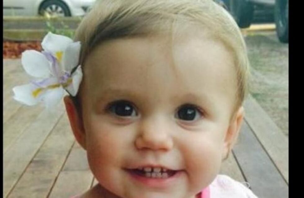 Se murió una beba que se trago una pila y los médicos no le creyeron