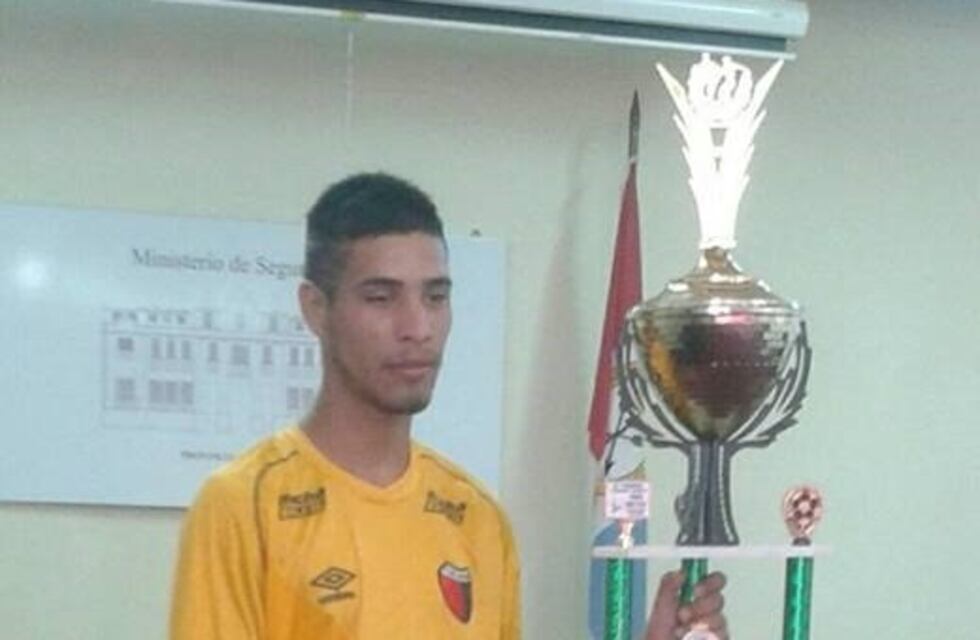 Rapeaba sobre la violencia en su barrio y lo mataron para robarle ropa y un celular