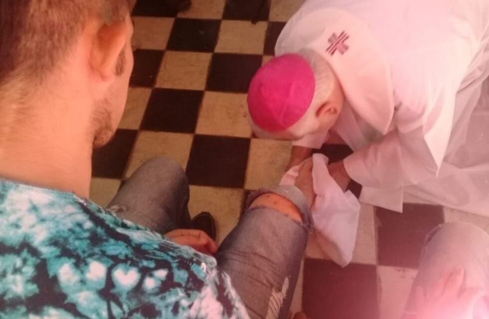 El arzobispo de San Juan le lavó los pies a internos del Penal