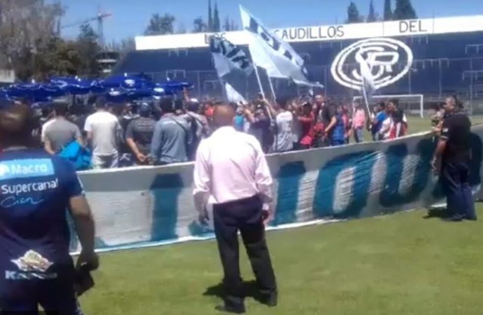 Hinchas despidieron en la cancha al barra asesinado
