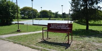 En la escuela N° 300 Cabo Primero Quipildor de La Picada instalaron un nuevo banco rojo contra la violencia de género\u002E