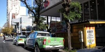 Amenaza de un artefacto explosivo en un banco generó pánico en el microcentro de Mar del Plata (Foto: 0223)