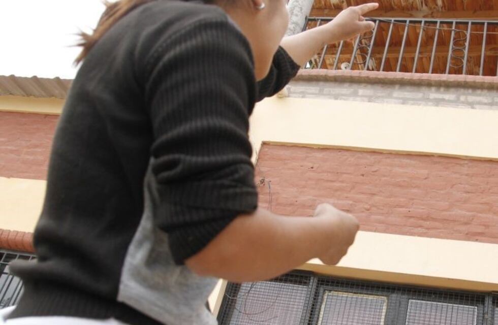 Una mujer y su hijo fueron maniatados y torturados en un violento robo