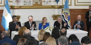 acto de entrega de vehículos para seguridad