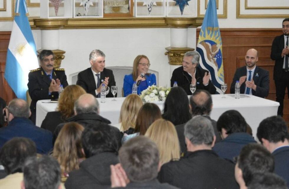 El Gobierno entregó flota vehicular a las áreas de seguridad