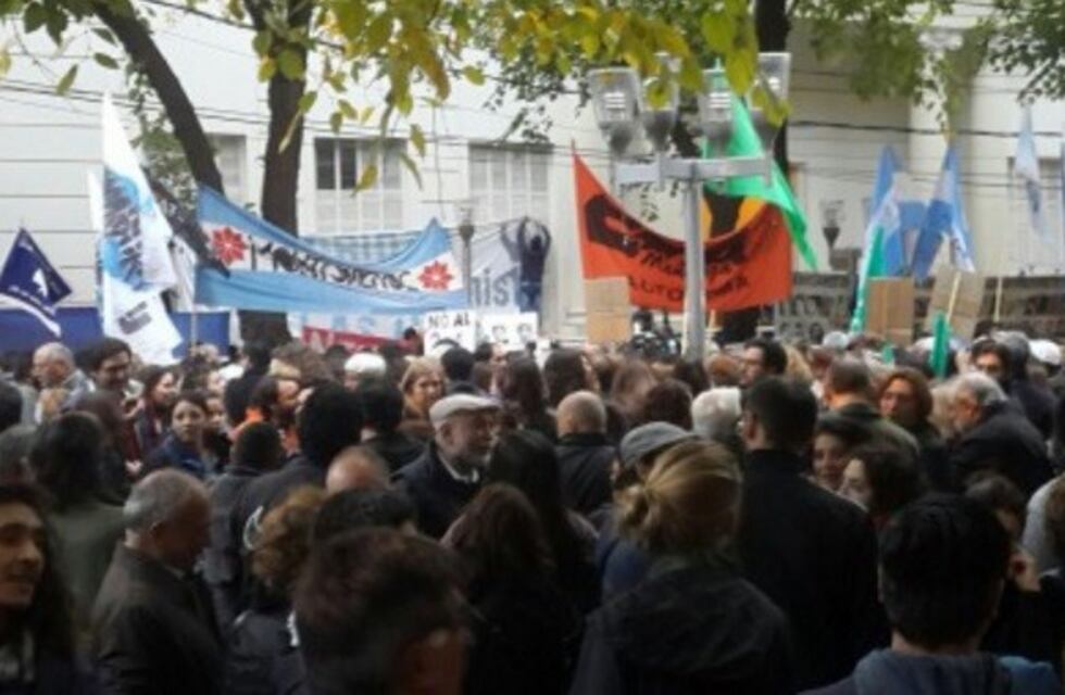 Unos 2.000 mendocinos se manifestaron en contra del 2x1