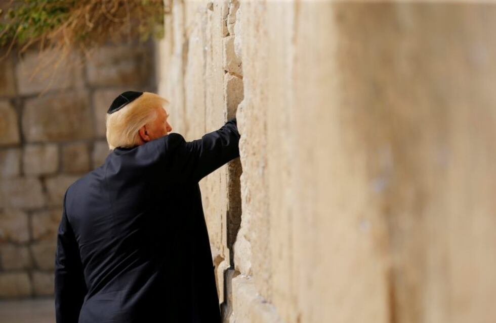 Trump se convirtió en el primer presidente estadounidense en visitar el Muro de los Lamentos