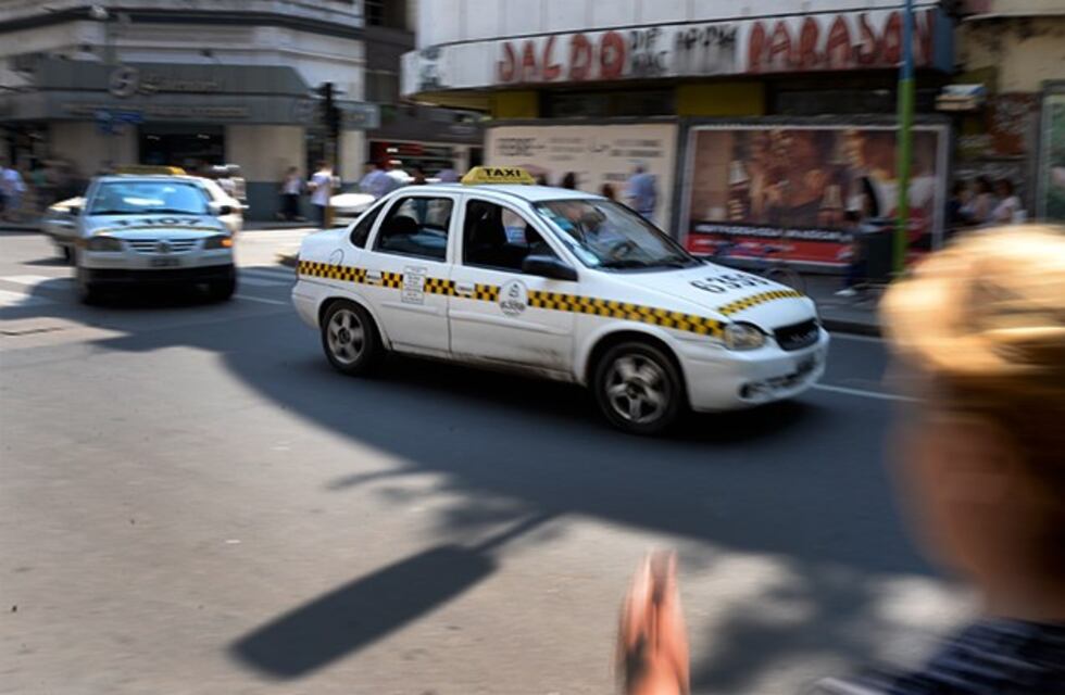 Hasta tres personas pueden circular en los taxis