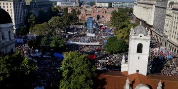 conmemoracion conmemorando 41 años del golpe civico militar de 1976 en la que participan diferentes partidos politicos y organizaciones en Plaza de Mayo marcha marchas 24 de marzo 2017 Día Nacional de la Memoria por la Verdad y la Justicia\r\nTens of thousands of people pack the Plaza de Mayo square to mark the 41th anniversary of the military coup that led to the 1976-83 dictatorship in Buenos Aires, Argentina, Friday, March 24, 2017\u002E (AP Photo/Victor R\u002E Caivano) buenos aiers  acto 41 años golpe civico militar de 1976 acto Dia Nacional de la Memoria por la Verdad y la Justicia participan diferentes partidos politicos y organizaciones