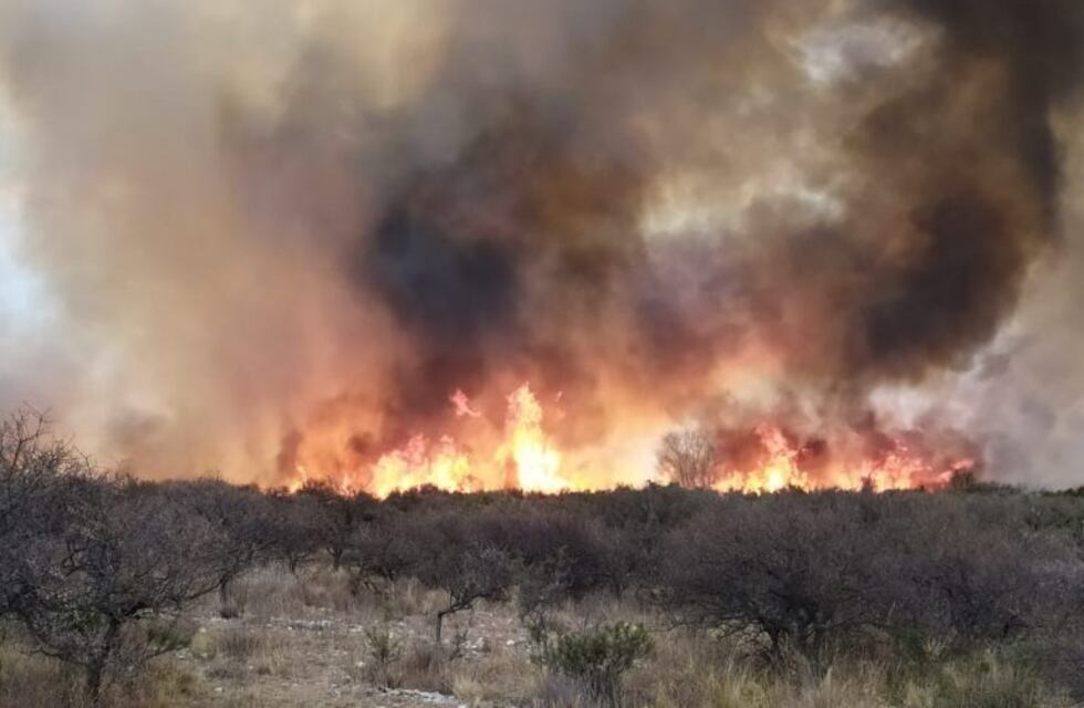 Incendios en Córdoba: controlaron el fuego en cercanías de Mina Clavero