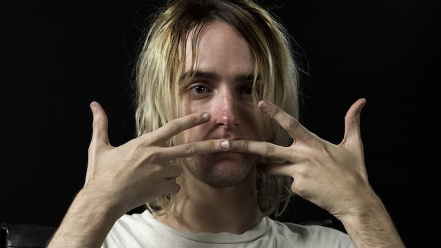 Chilean-Argentine musician Benito Cerati, son of late Argentine megastar rocker Gustavo Cerati, poses for pictures during a photo session prior to an interview with AFP in Mexico City on June 23, 2017\u002E / AFP PHOTO / Omar TORRES / TO GO WITH AFP STORY BY NATALIA CANO ciudad de mexico Benito Cerati entrevista a musico musica musicos entrevistas