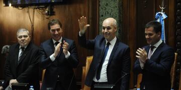 Horacio Rodríguez Larreta y Diego Santilli juraron como jefe y vicejefe de Gobierno porteños, respectivamente, en la Legislatura\u002E (Clarín)