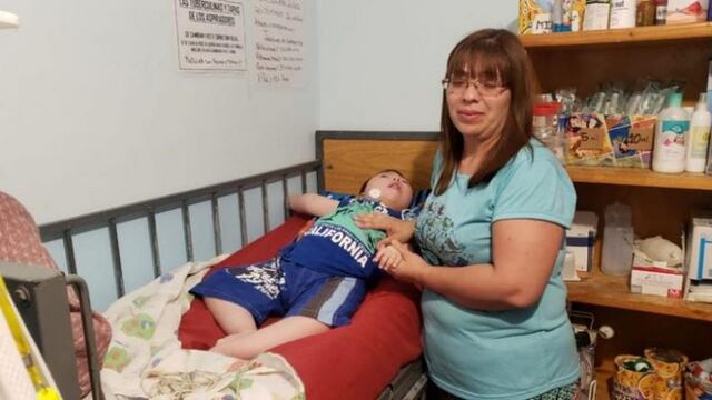 Una familia con amor (ElDoce\u002Etv)\u002E