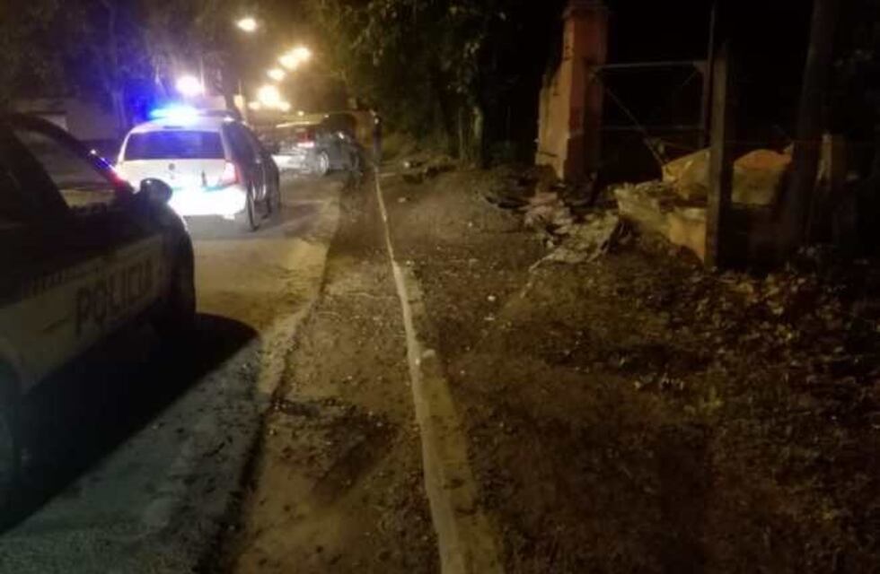 Perdió el control y chocó contra una pirca