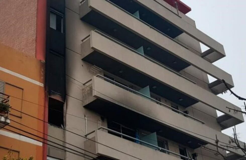 Así combatieron un incendio en un departamento en Observatorio