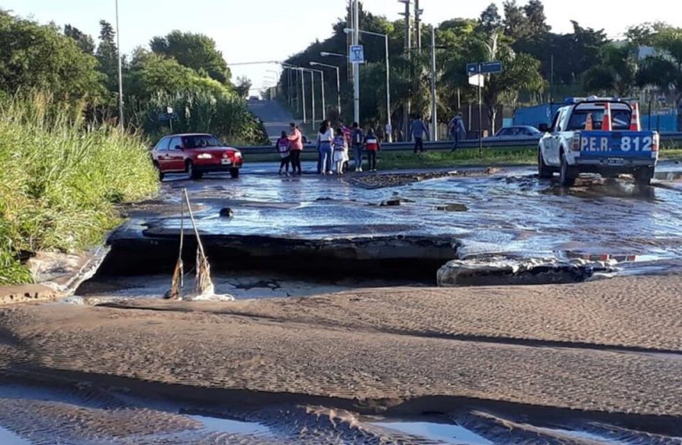 La rotura de un caño de agua genera preocupación en Paraná