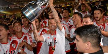 CORDOBA FINAL DE LA COPA ARGENTINArnRIVER ROSARIO CENTRAL river campeon del torneornPhoto released by Telam shows Argentina's River Plate footballers as they celebrate winning the Copa Argentina tournament after defeating Rosario Central 4-1 in their fina