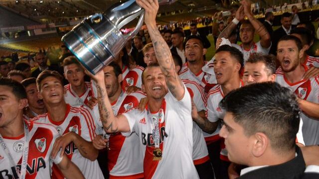 CORDOBA FINAL DE LA COPA ARGENTINArnRIVER ROSARIO CENTRAL river campeon del torneornPhoto released by Telam shows Argentina's River Plate footballers as they celebrate winning the Copa Argentina tournament after defeating Rosario Central 4-1 in their final football match at Mario Kempes Stadium in Cordoba, Argentina on December 15, 2016. rnRiver Plate qualified for the Copa Libertadores 2017. / AFP PHOTO / TELAM / HO / RESTRICTED TO EDITORIAL USE - MANDATORY CREDIT