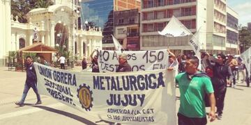 Trabajadores despedidos movilizaron en Jujuy