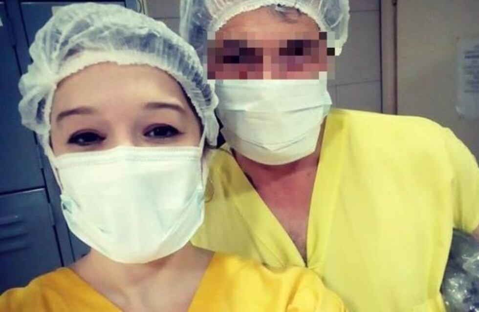Podrían sancionar a los médicos de Berazategui por sacarse selfies durante una cesárea