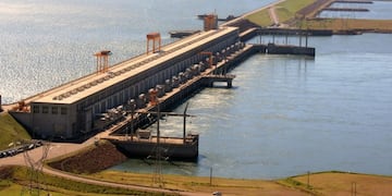 Central Hidroeléctrica de Yacyretá sobre el río Paraná\u002E (EBY)