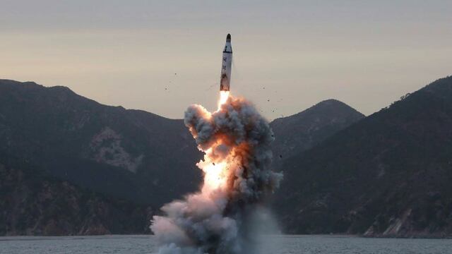 KCNA01. Pyongyang (Korea, Democratic People's Republic Of).- (FILE) - An undated photo released on 24 April 2016 by North Korean Central News Agency (KCNA) shows an 'underwater test-fire of strategic submarine ballistic missile' conducted at an undisclosed location in North Korea (reissued 16 April 2017). According to media reports on 16 April 2017 quoting the South Korean military, North Korea conducted a failed missile launch from its east coast, the South Korean military reported. North Koreans celebrated the 'Day of the Sun' festival commemorating the 105th birthday anniversary of former supreme leader Kim Il-sung on 15 April as tensions over nuclear issues rise in the region. (Incendio, Corea del Sur) EFE/EPA/KCNA EDITORIAL USE ONLY corea del norte  lanzamiento de misiles fallidos desde su costa fuego de prueba submarino de misiles balisticos submarinos estrategicos ejercicios militares entrenamientos