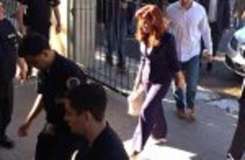 Cristina Kirchner acusó a Bonadio de no pagar Ganancias tras presentarse en Comodoro Py