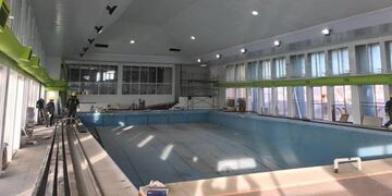 Las Heras: realizan intensas tareas para renovar el natatorio municipal