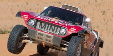 Riyadh (Saudi Arabia), 10/01/2020\u002E- Spanish driver Carlos Sainz (Bahrain JCW X-Raid Team) in action during stage six of the Rally Dakar 2020 from Ha'il to Riyadh in Saudi Arabia, 10 January 2020\u002E The Rally Dakar takes place in Saudi Arabia from 05 to 17 January 2020\u002E (Bahrein, Arabia Saudita) EFE/EPA/ANDRE PAIN