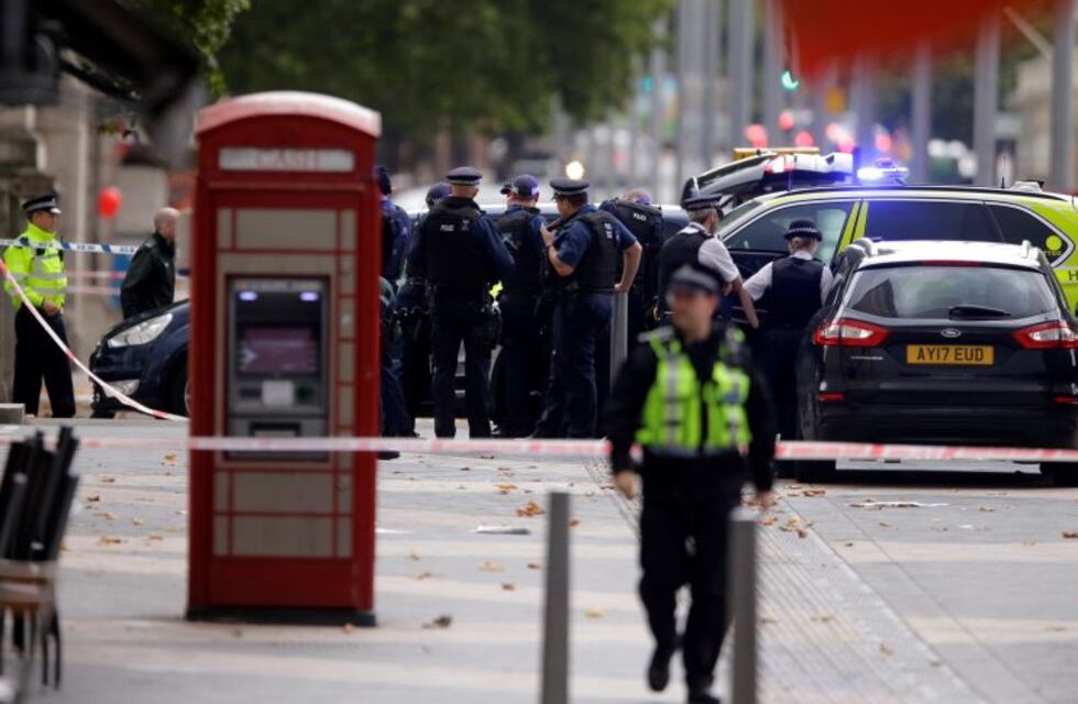 Un vehículo embistió e hirió a once peatones en Londres