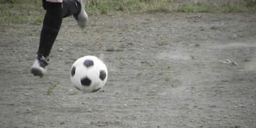 Jugando al fútbol\u002E (web)