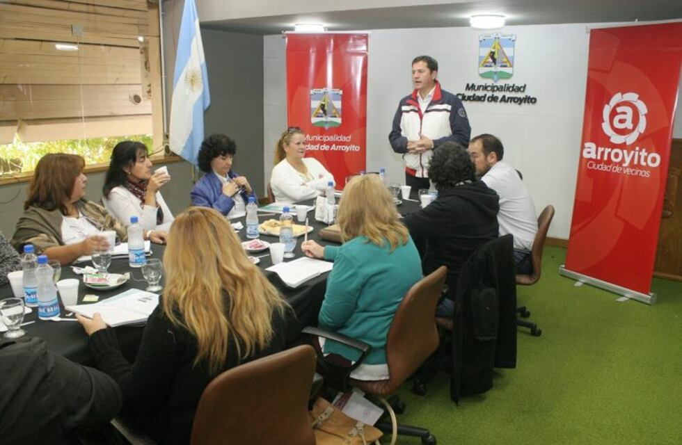 Se realizó una reunión en la Municipalidad de Arroyito con autoridades escolares