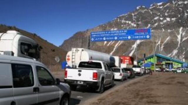 Dan a conocer los documentos que deben llevar los menores en el cruce a Chile