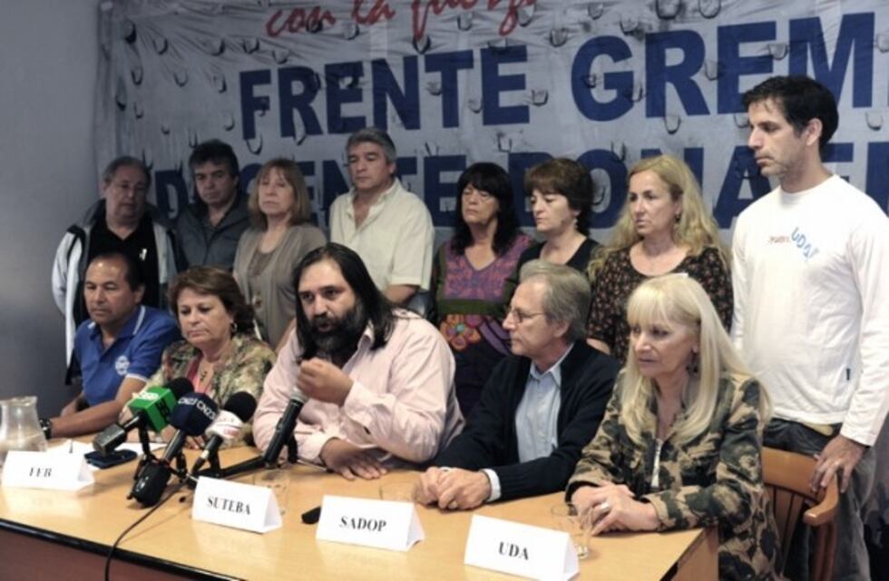 Maestros bonaerenses se movilizan sin paro pero advierten que la situación se "agudiza"