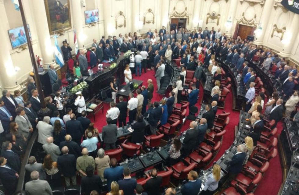 Es ley el ingreso al Estado provincial sólo por concurso