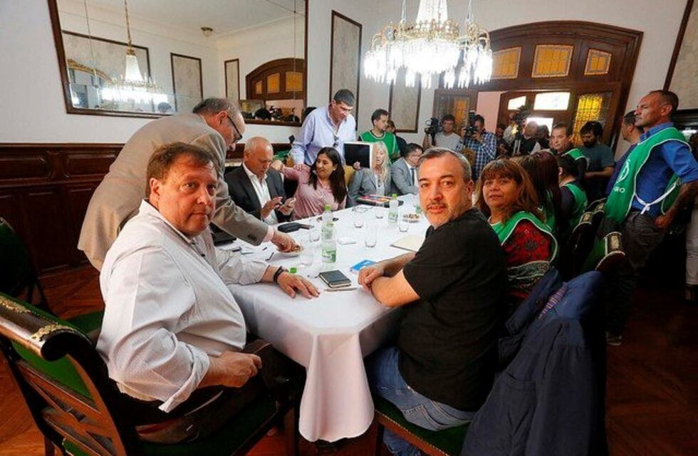 Alberto Weretilneck recibe a ATE luego del triunfo electoral de Juntos