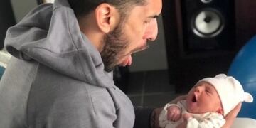 Facundo Campazzo y su hija\u002E