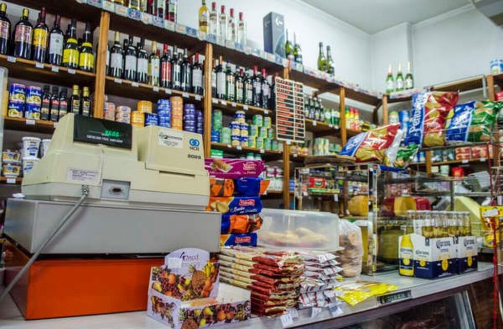 Almaceneros de Roca analizan cerrar hasta que se estabilice la economía
