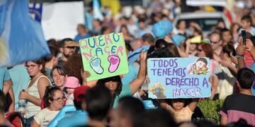 La ola celeste sale a la calle con el lema de “Salvemos las dos vidas”