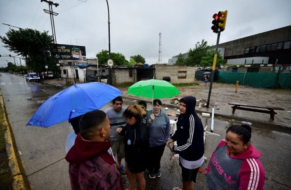 Evacuados y corte de la Costanera por la tormenta en Córdoba