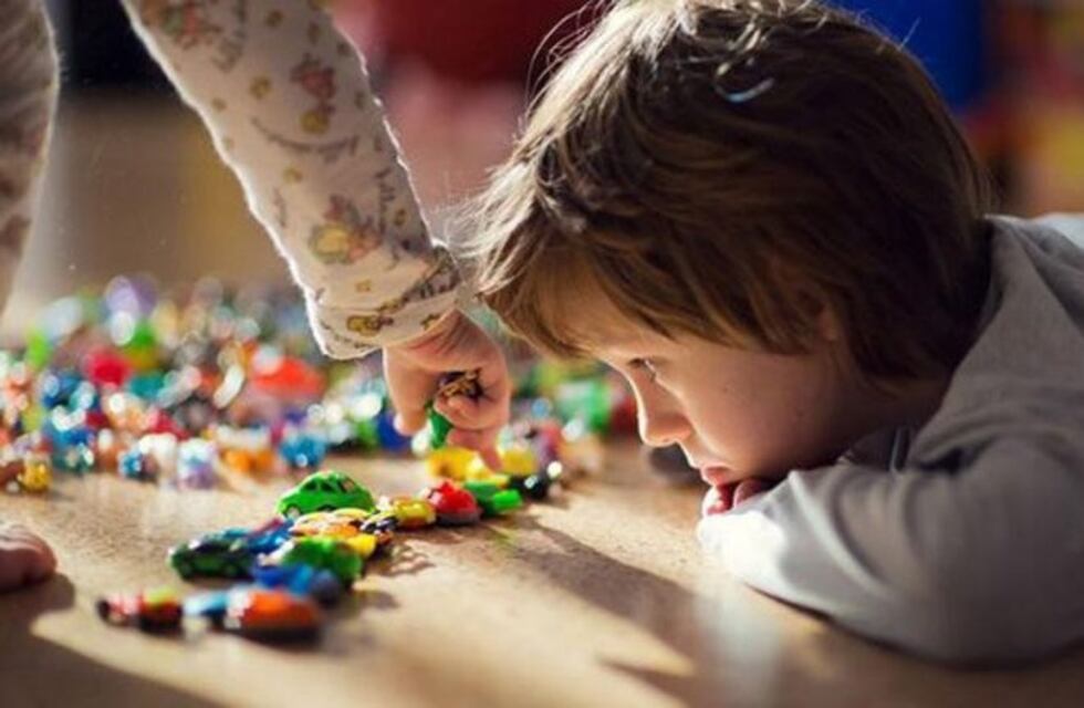 Cómo prevenir que los chicos se traguen objetos peligrosos