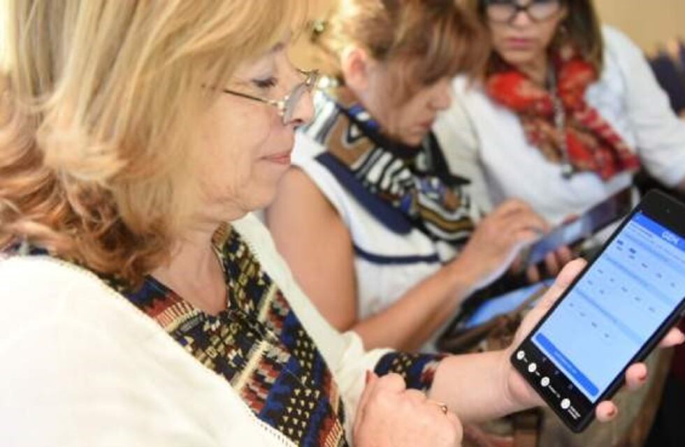 Los papás de Mendoza ya pueden ver las notas de sus hijos desde el celular