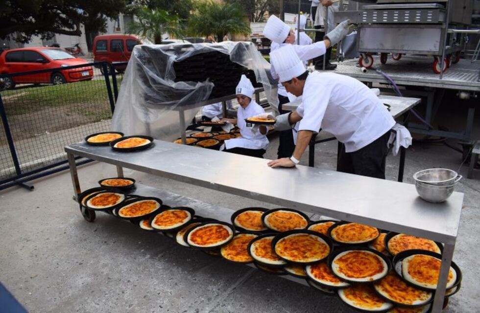 Cocinarán 22 mil porciones de pizza a beneficio en la Costanera de Posadas