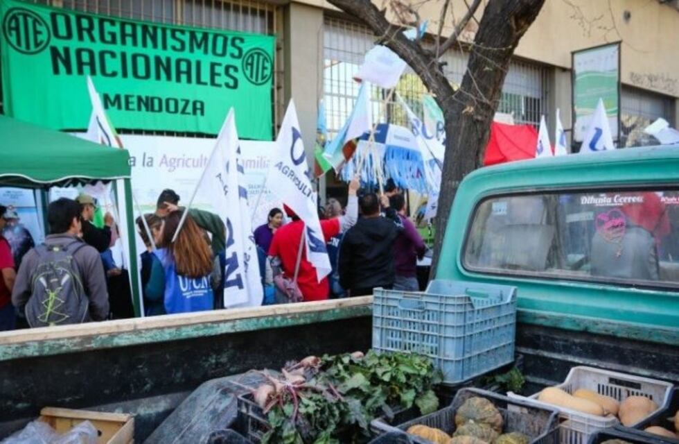 Protesta por despidos en la Secretaría de Agricultura Familiar