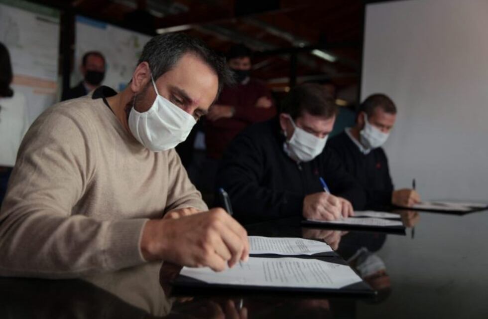 El ministro Cabandié encabezó la entrega de maquinaria para la gestión de residuos en Mar del Plata